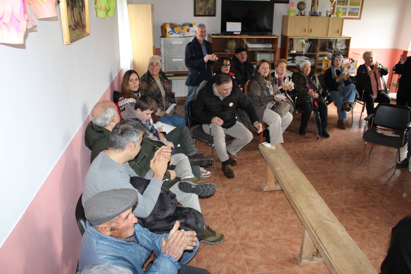 Gallegos de Solmirón disfruta de una castañada