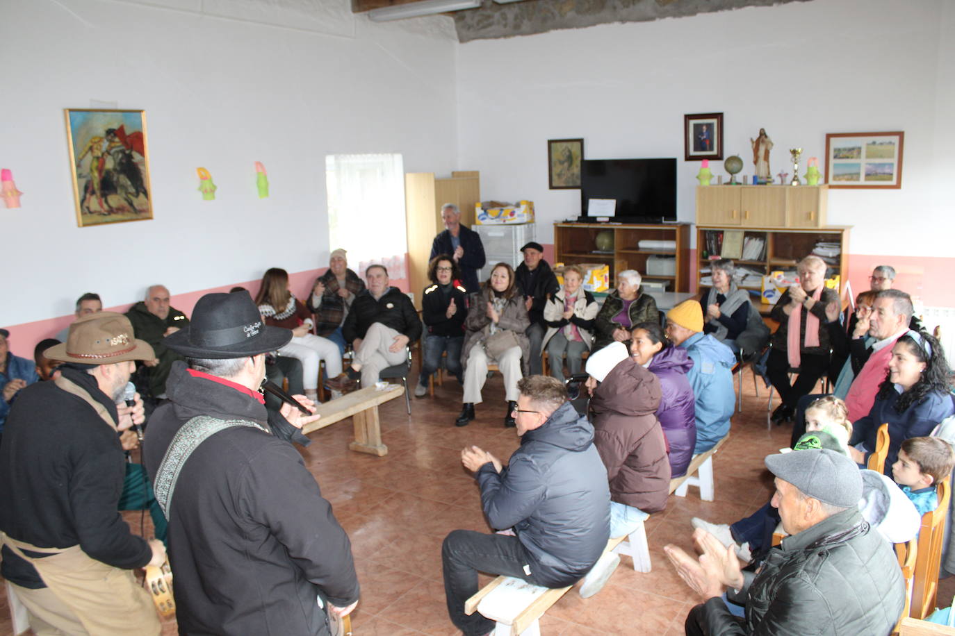 Gallegos de Solmirón disfruta de una castañada