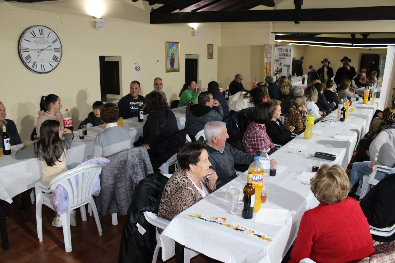 El sabor de las castañas y el chocolate despiden el mes de noviembre en Frades de la Sierra