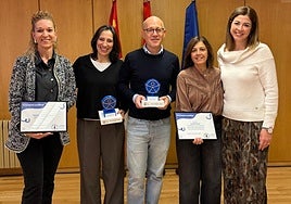 Acto de entrega del reconocimiento a la biblioteca de Villamayor.
