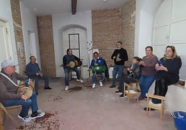 Un momento del ensayo de la Comparsa Peñarandina.