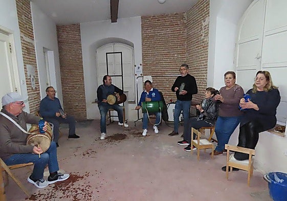 Un momento del ensayo de la Comparsa Peñarandina.