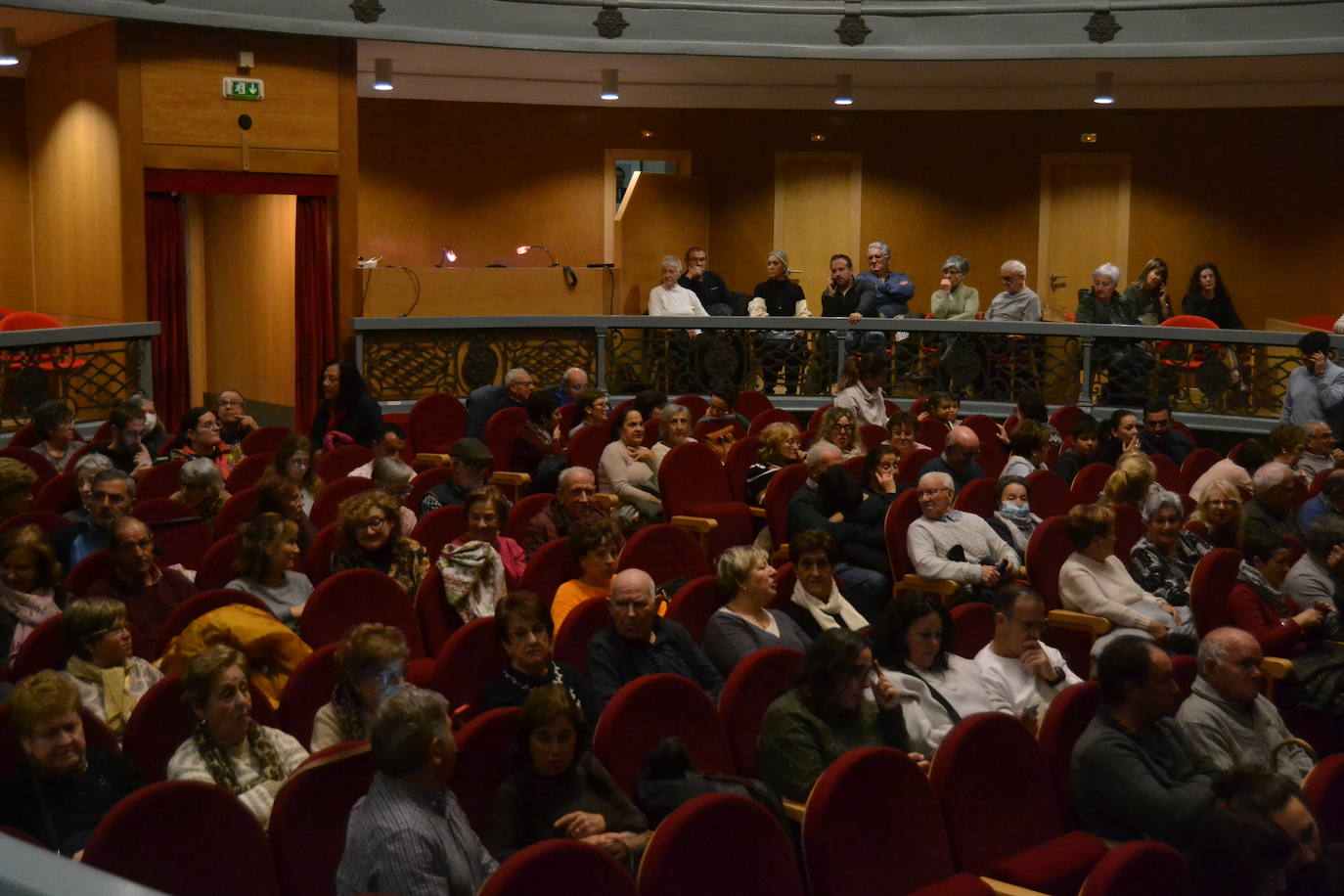 Mayalde inunda el Teatro Nuevo de tradición y libertad