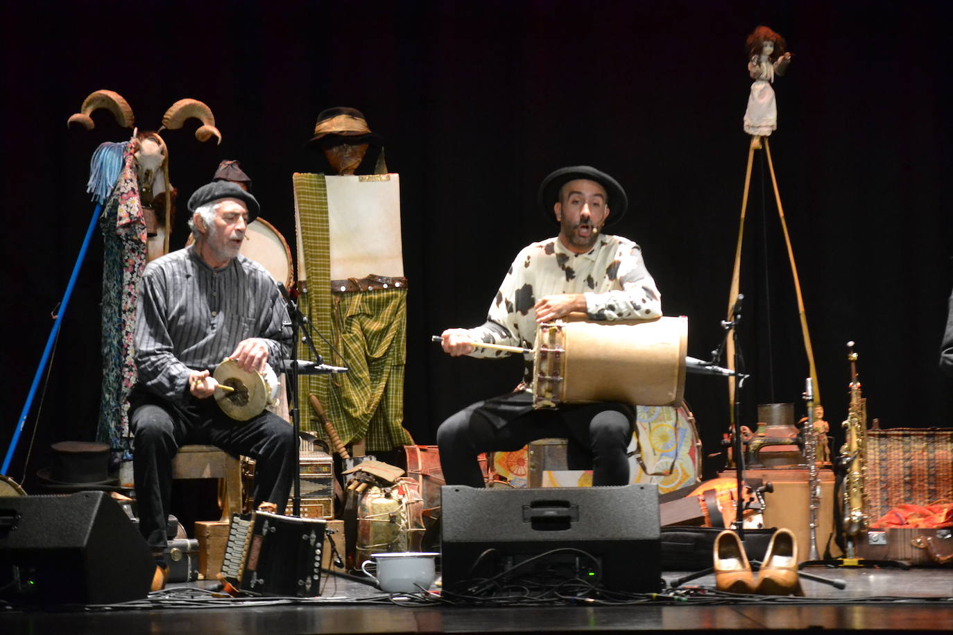 Mayalde inunda el Teatro Nuevo de tradición y libertad