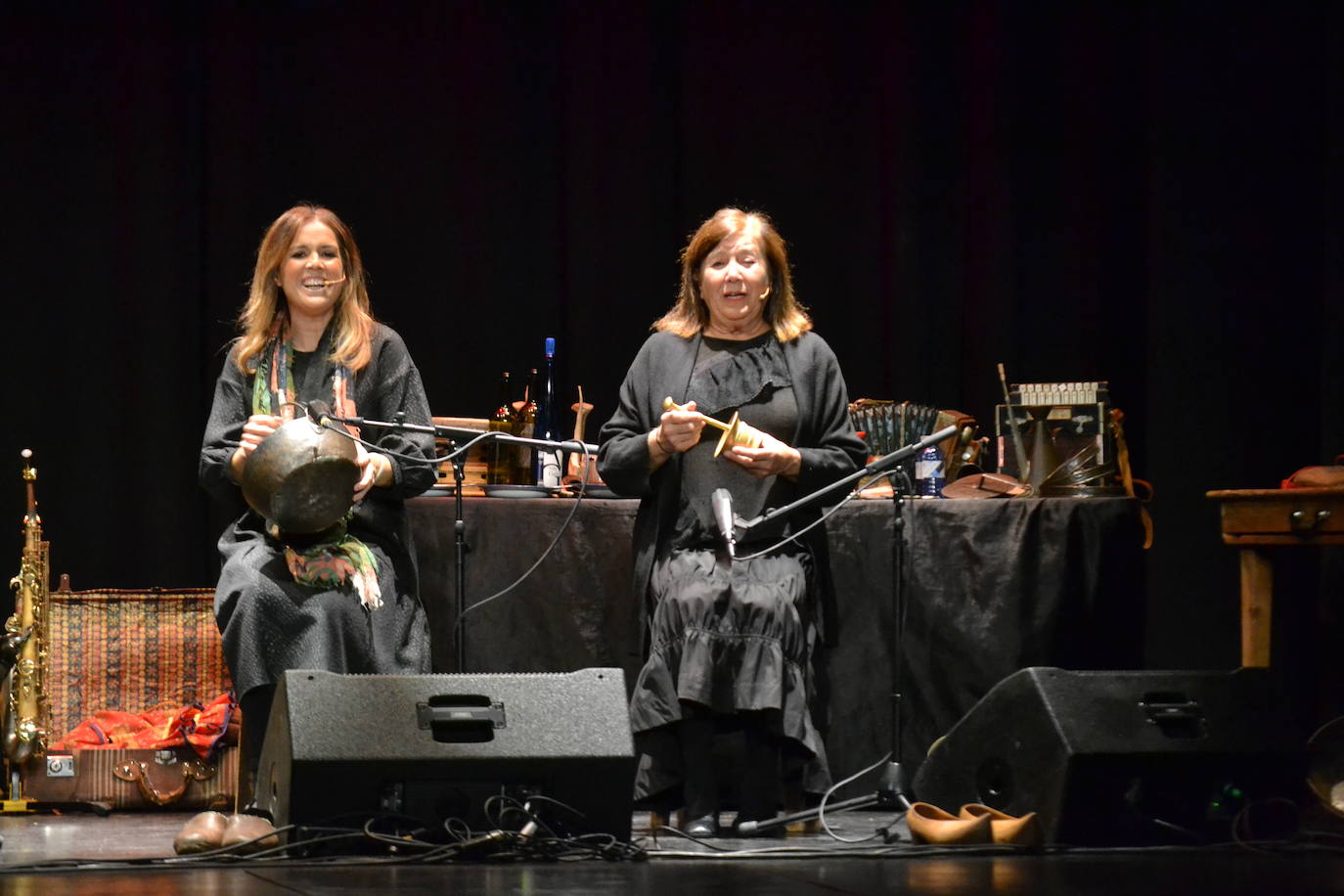 Mayalde inunda el Teatro Nuevo de tradición y libertad