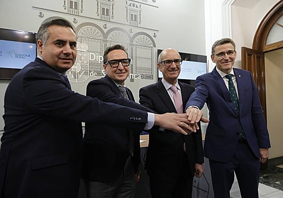 Antonio Labrador, Juan Manuel Corchado, Javier Iglesias y Víctor Manuel Martín en la Diputación.