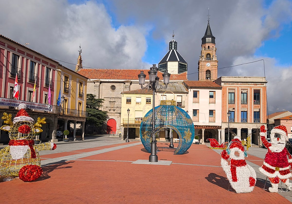 Elementos ornamentales navideños que ya se han dispuesto en la plaza de la Constitución.