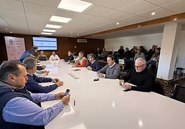 Agricultores y compradores, en el debate del cereal en la Lonja.