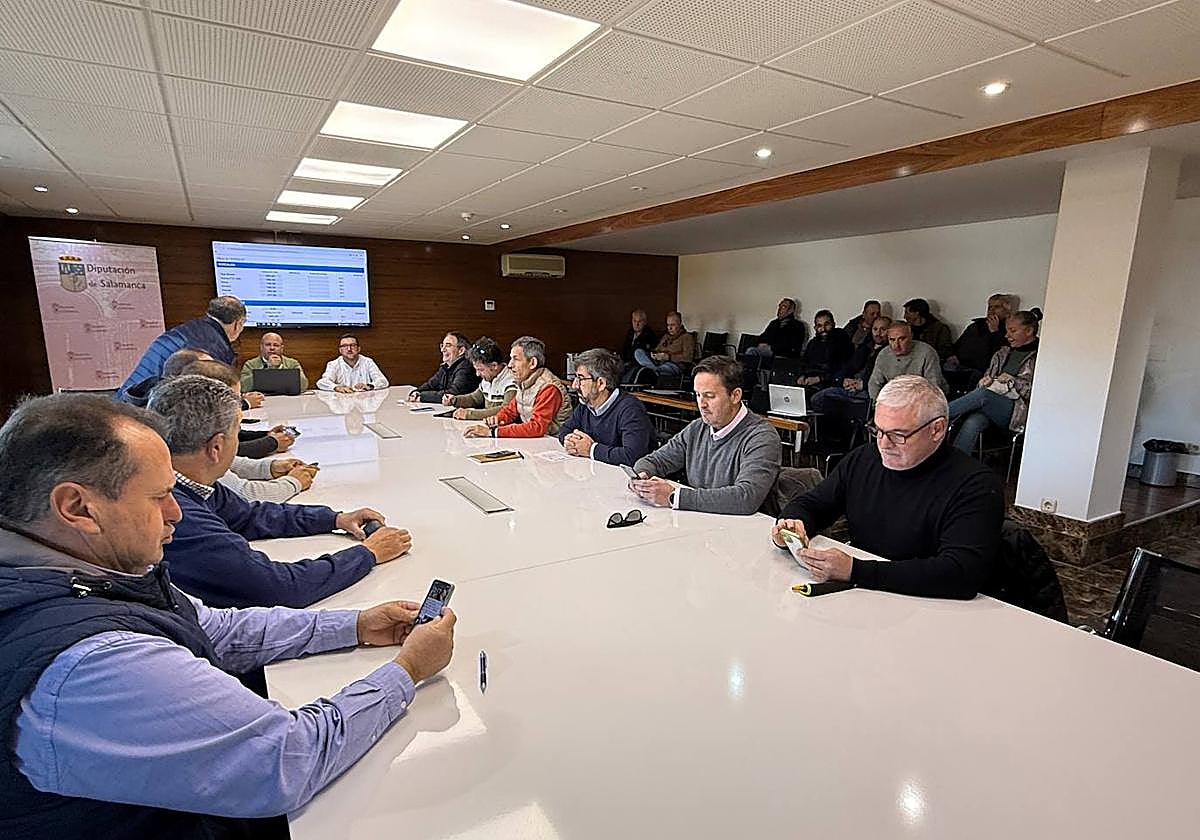 Agricultores y compradores, en el debate del cereal en la Lonja.