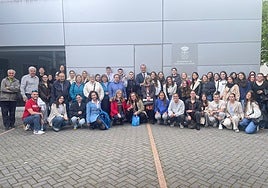 Alumnos de Criminología junto a veteranos del municipio y representantes municipales de Santa Marta.