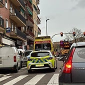 Ambulancia, Policía Local y Bomberos de Salamanca en la avenida de los Maristas.