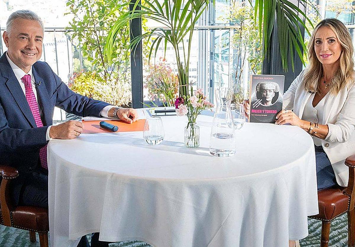 Jenaro Castro y Cristina Sánchez, en un momento de la entrevista.