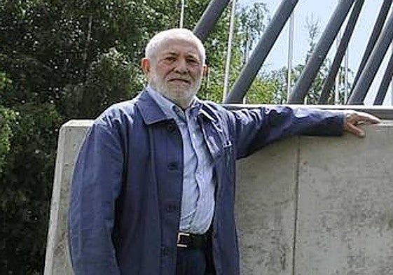 El escultor José Luis Alonso Coomonte.