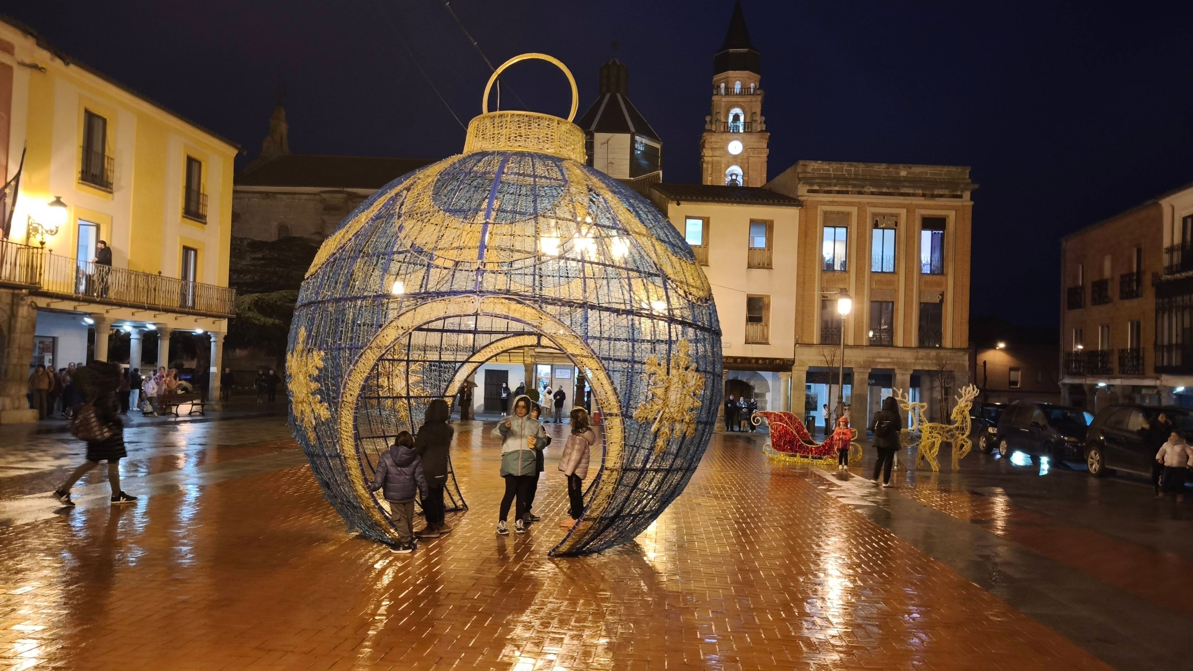 Peñaranda hace brillar sus plazas históricas y calles principales por navidades