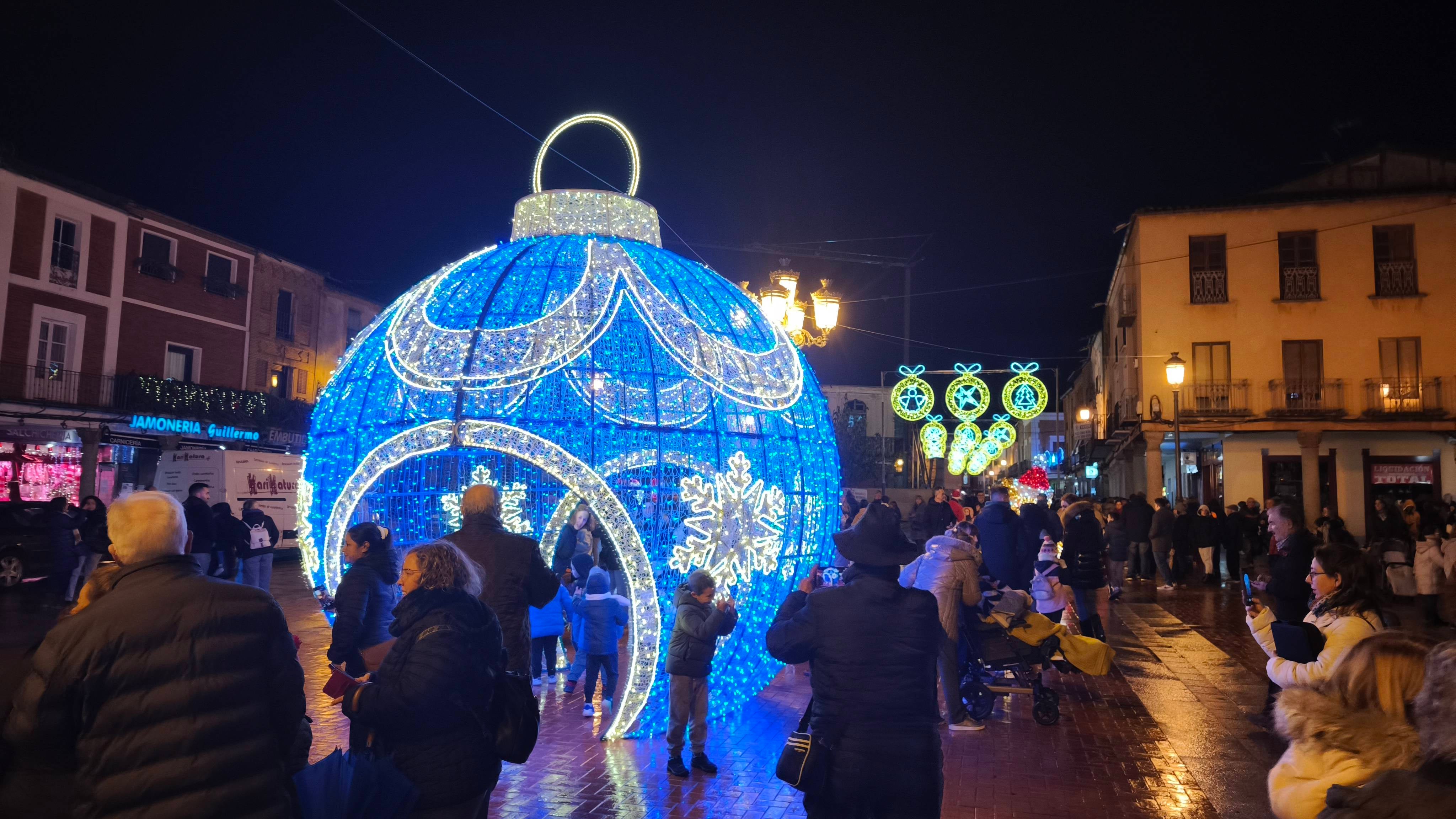 Peñaranda hace brillar sus plazas históricas y calles principales por navidades