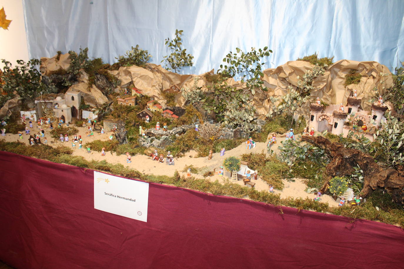 Béjar abre su muestra solidaria de belenes