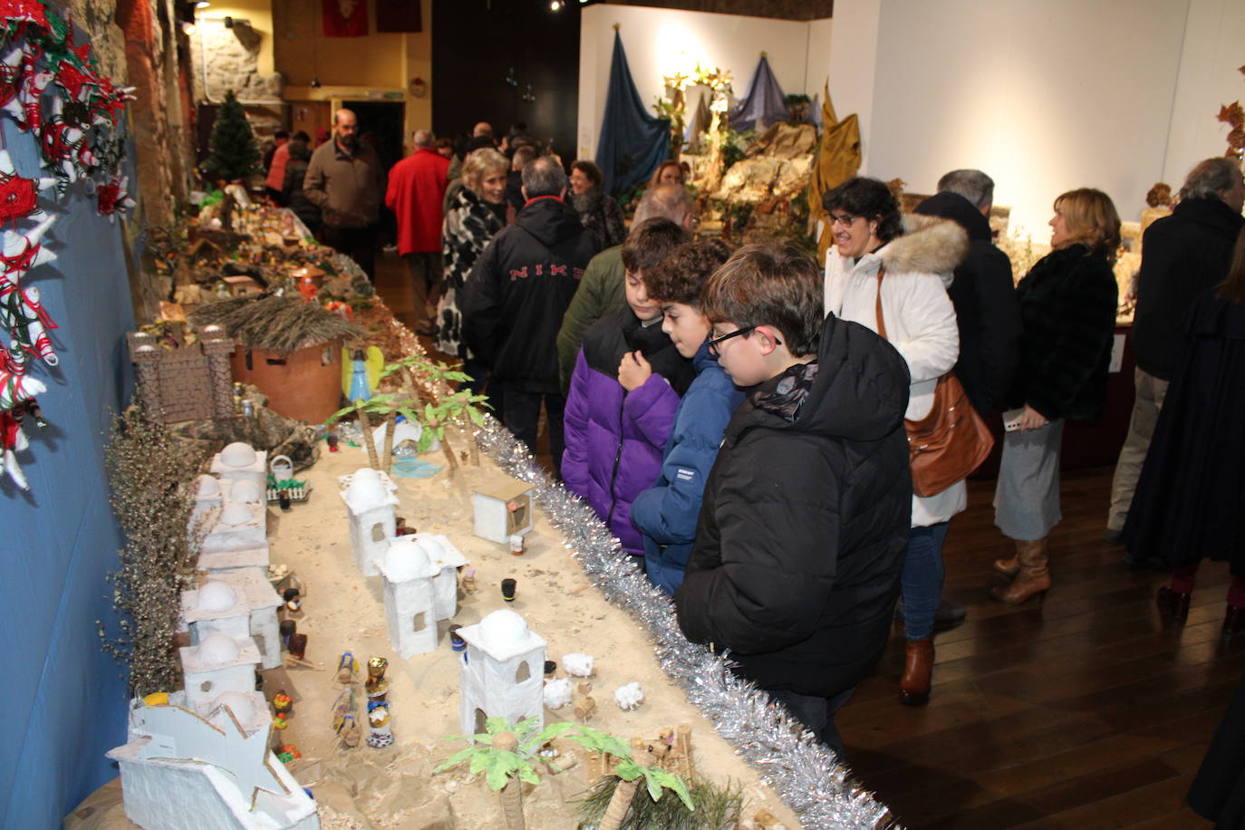 Béjar abre su muestra solidaria de belenes