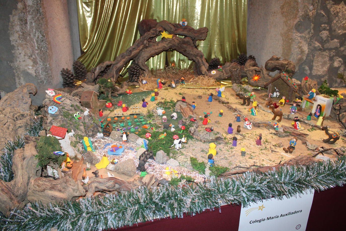 Béjar abre su muestra solidaria de belenes