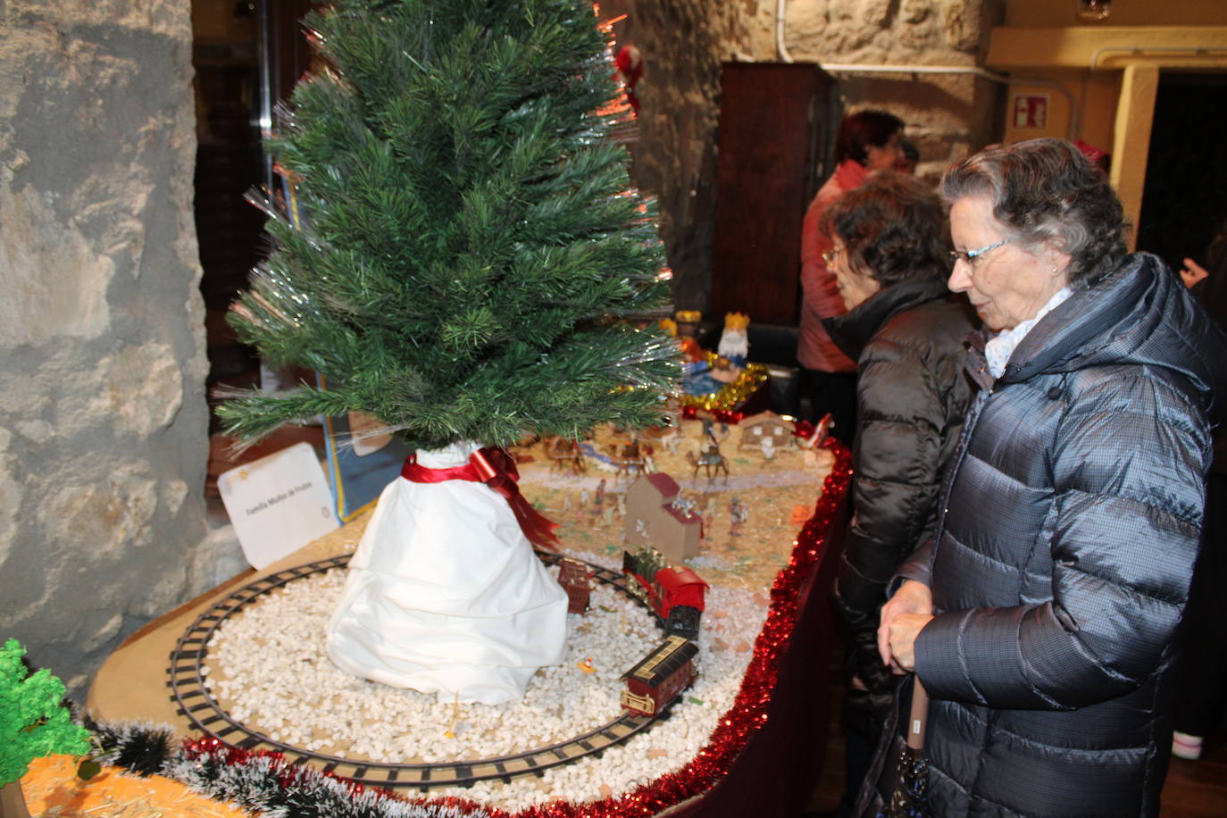 Béjar abre su muestra solidaria de belenes