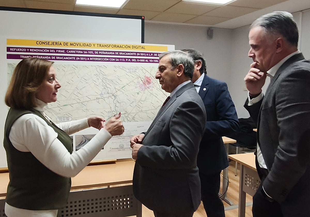Carmen Ávila, con el consejero José Luis Sanz Merino.