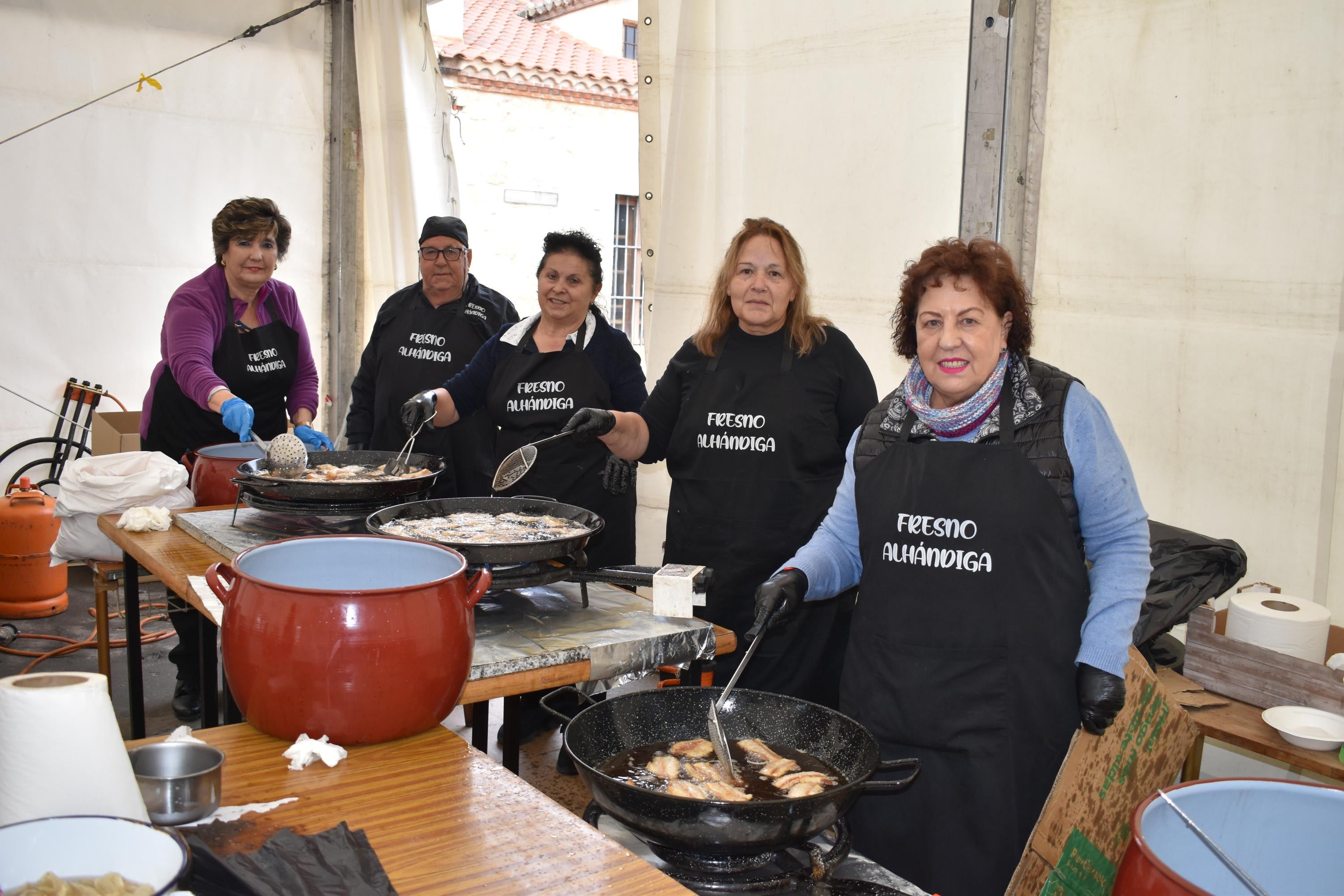 Fresno Alhándiga homenajea a los voluntarios de su matanza tradicional