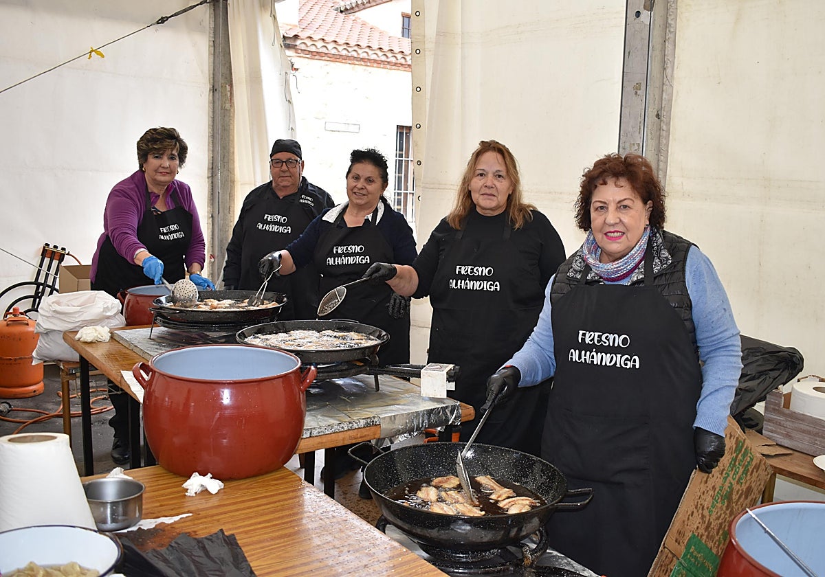 Fresno Alhándiga homenajea a los voluntarios de su matanza tradicional