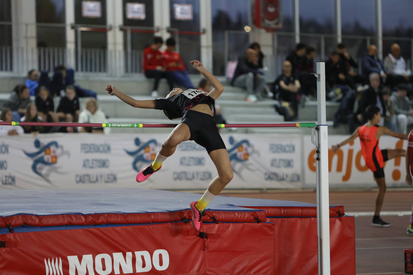 Las imágenes de una gran tarde de atletismo en la Carlos Gil Pérez