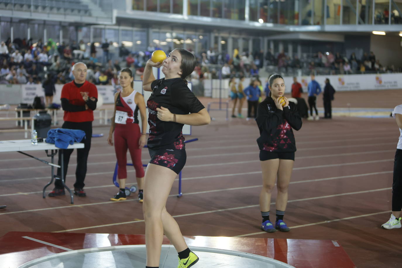 Las imágenes de una gran tarde de atletismo en la Carlos Gil Pérez