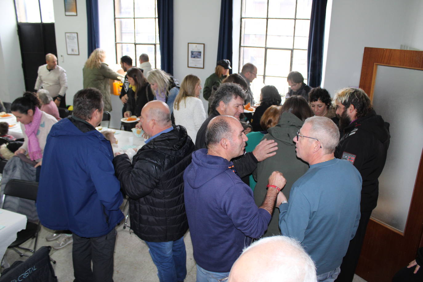 La llovizna no impide la matanza en Santibáñez de la Sierra