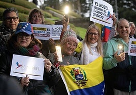 Colectivo de venezolanos en una concentración para dar visibilidad a la situación que vive su país.