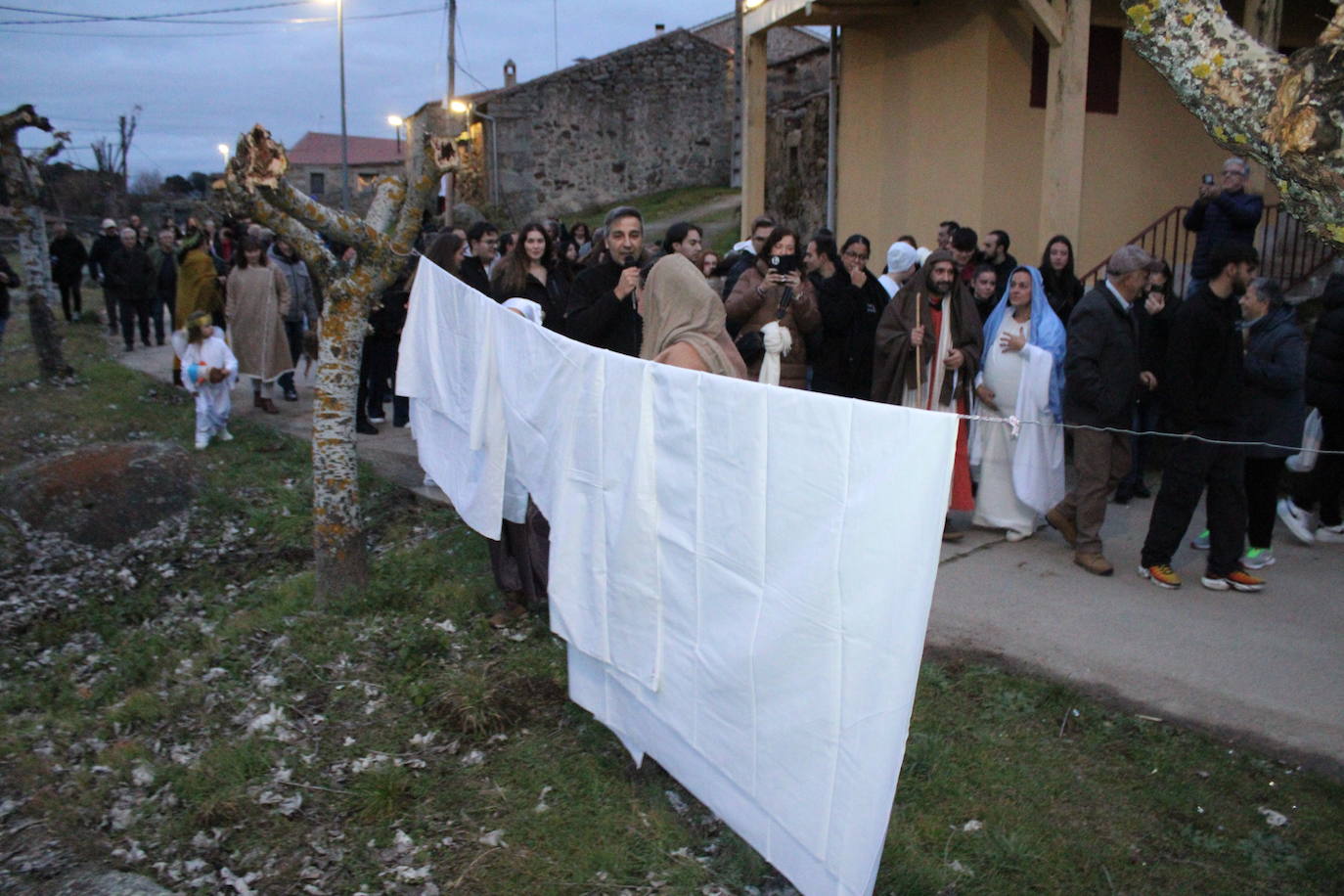 Gallegos de Solmirón celebra un original belén viviente