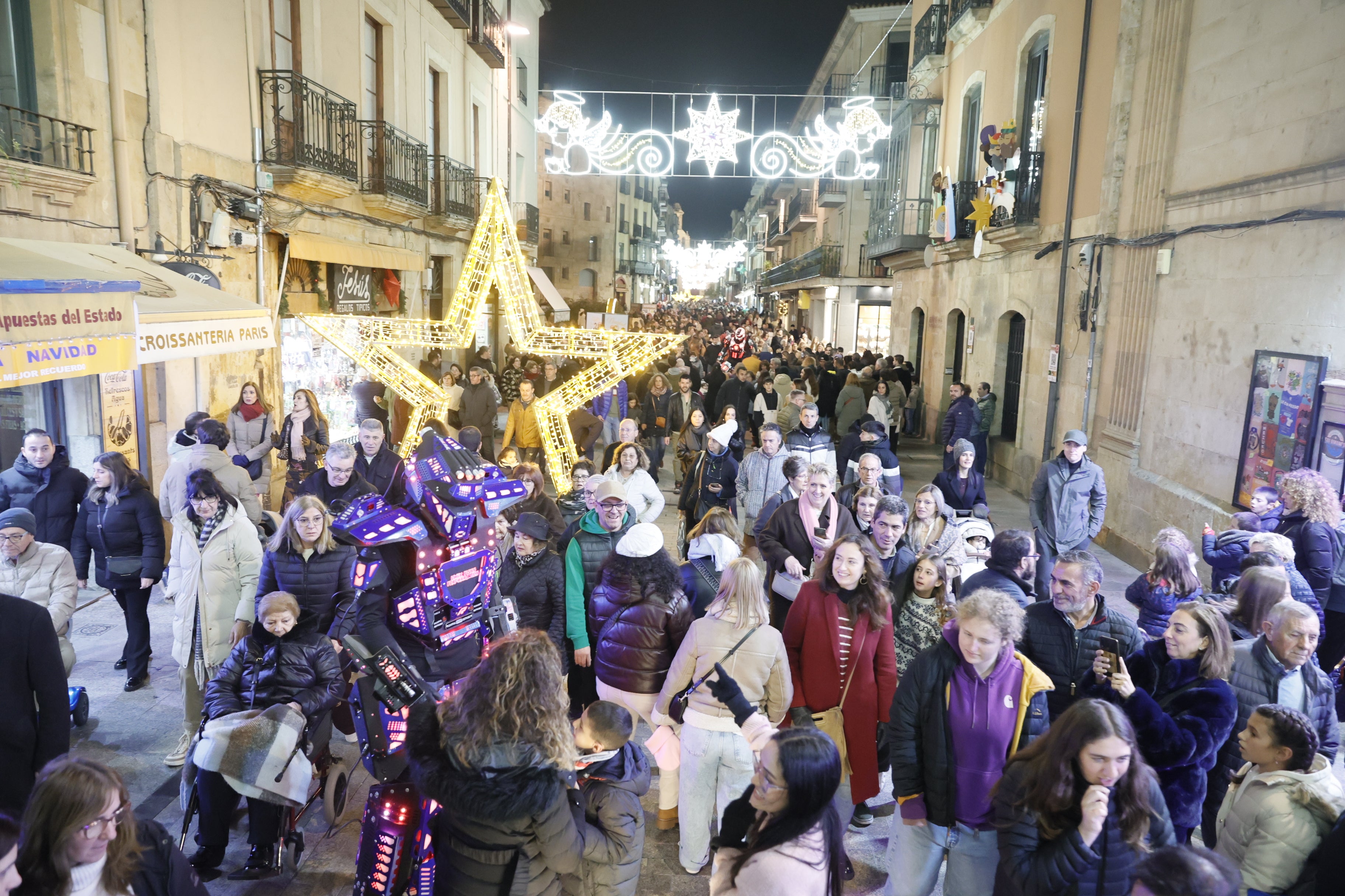 Salamanca, a rebosar: colas en el Huerto y los Anaya, y la Plaza y la Rúa, a reventar