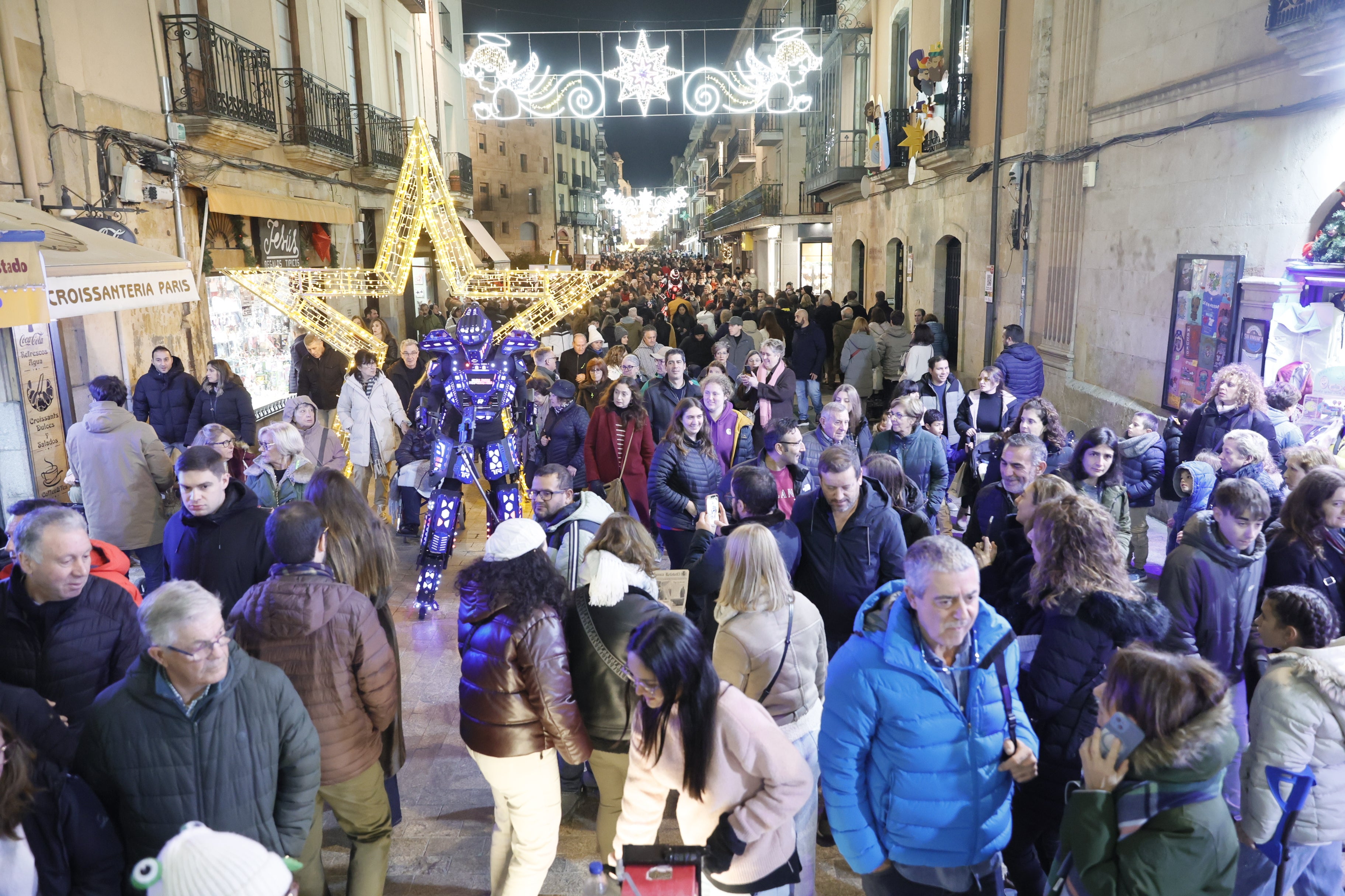 Salamanca, a rebosar: colas en el Huerto y los Anaya, y la Plaza y la Rúa, a reventar