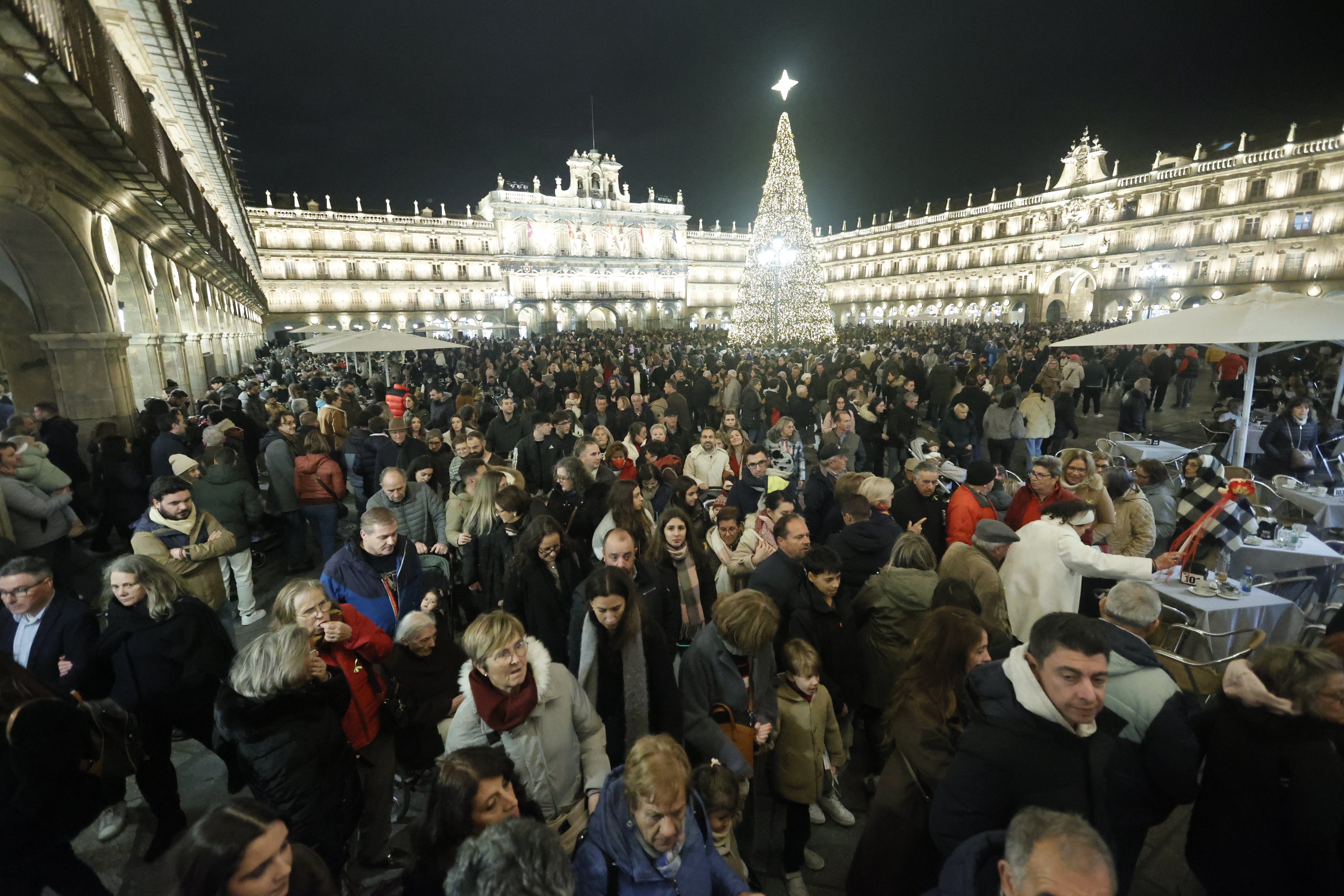 Salamanca, a rebosar: colas en el Huerto y los Anaya, y la Plaza y la Rúa, a reventar
