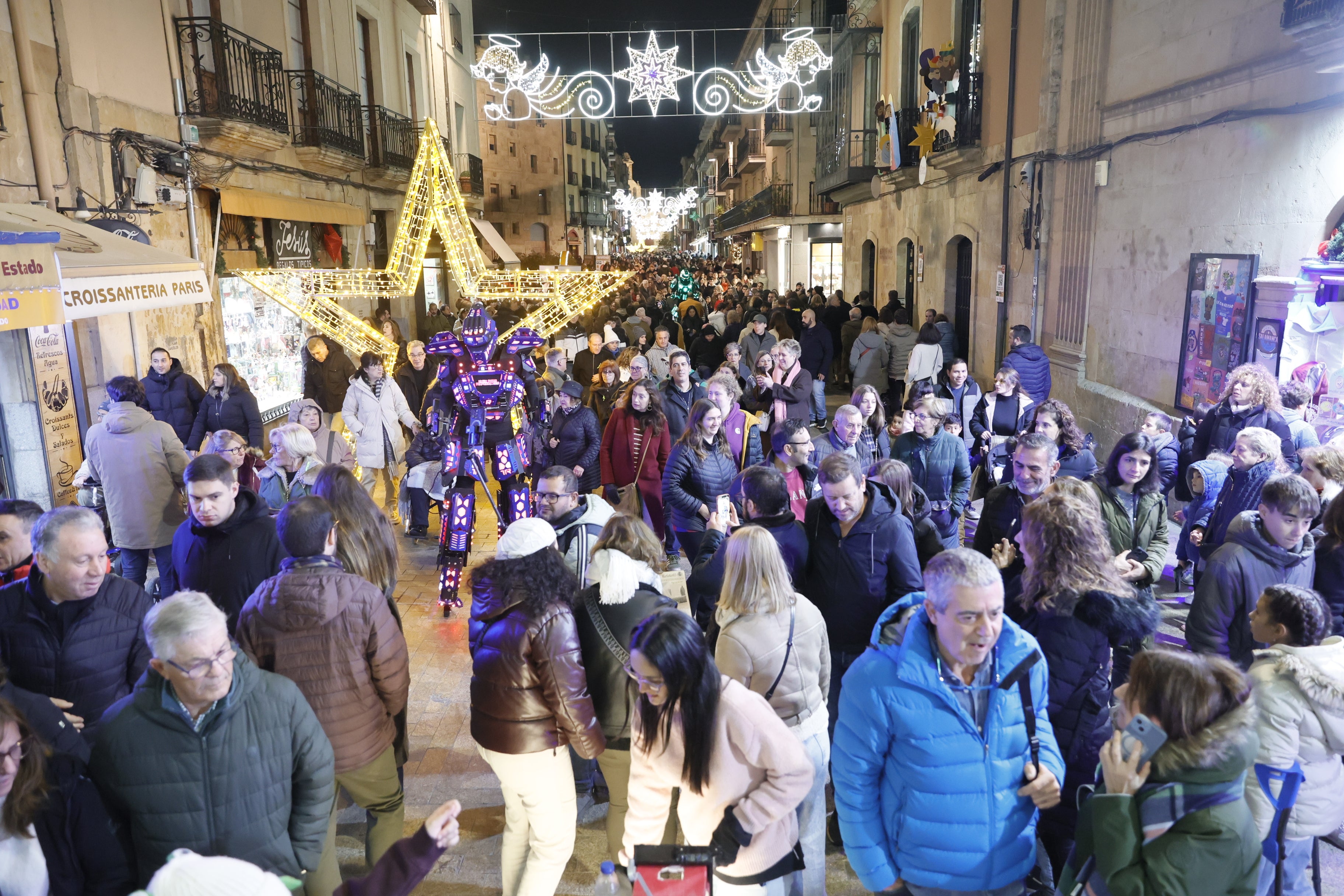 Salamanca, a rebosar: colas en el Huerto y los Anaya, y la Plaza y la Rúa, a reventar