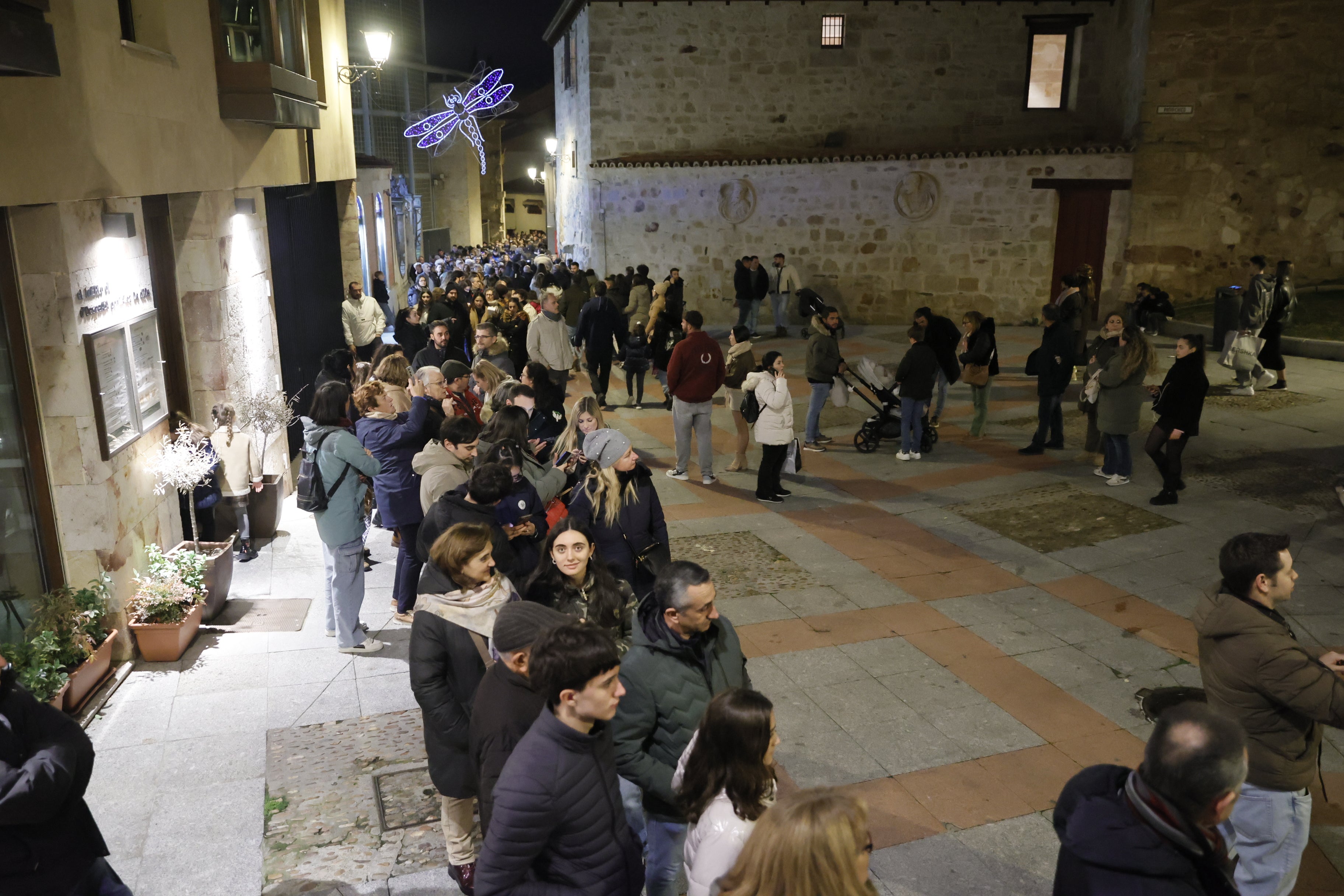 Salamanca, a rebosar: colas en el Huerto y los Anaya, y la Plaza y la Rúa, a reventar