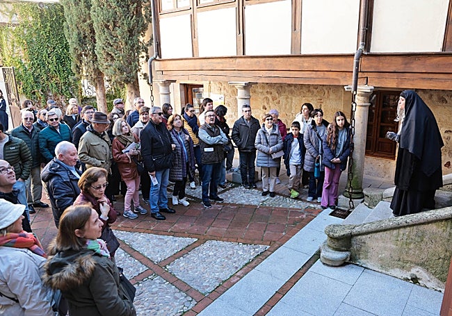 Momento de la visita teatralizada a su paso por la Fonda Veracruz.