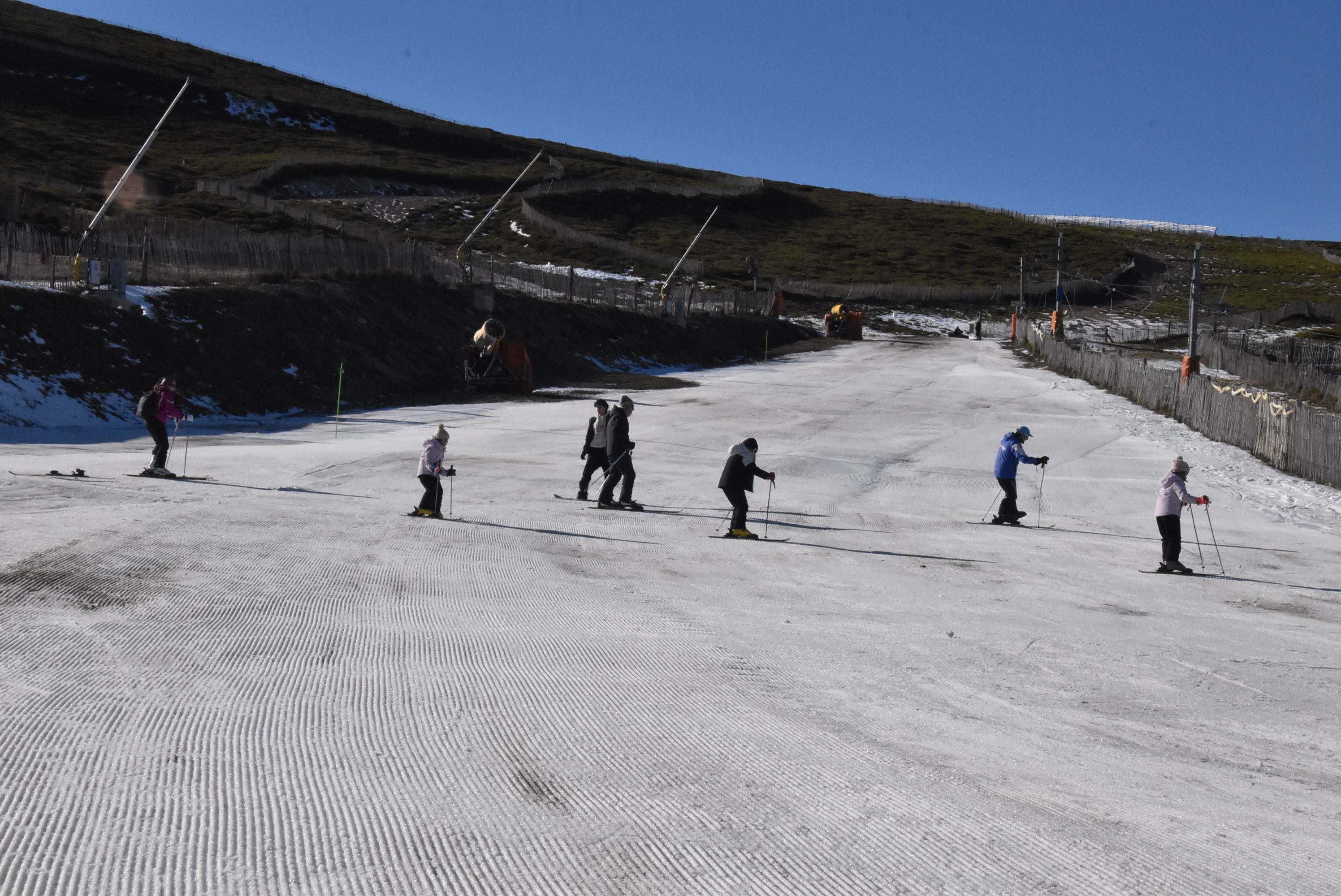 Flojo inicio de temporada en La Covatilla que cerrará las pistas hasta el viernes