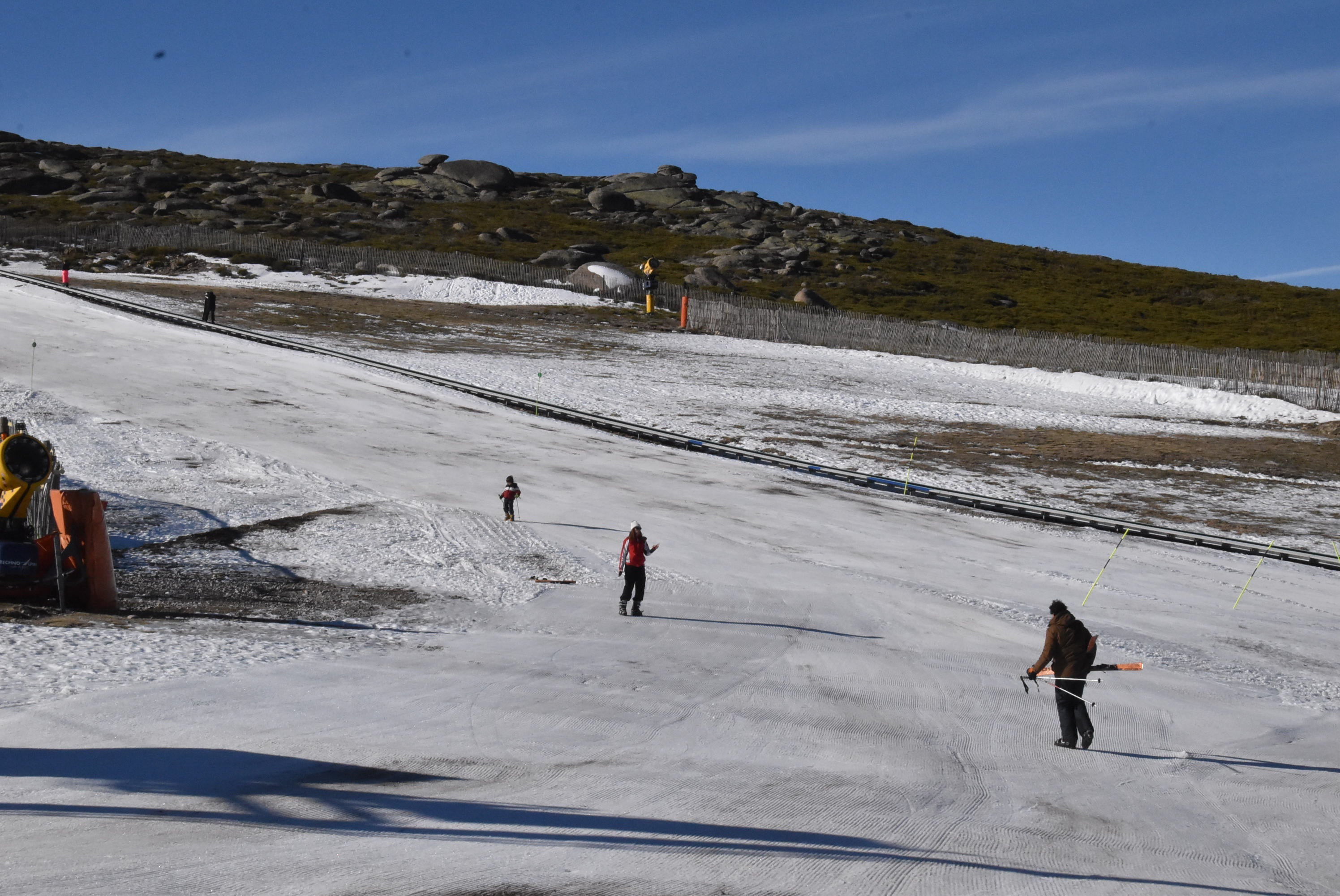 Flojo inicio de temporada en La Covatilla que cerrará las pistas hasta el viernes