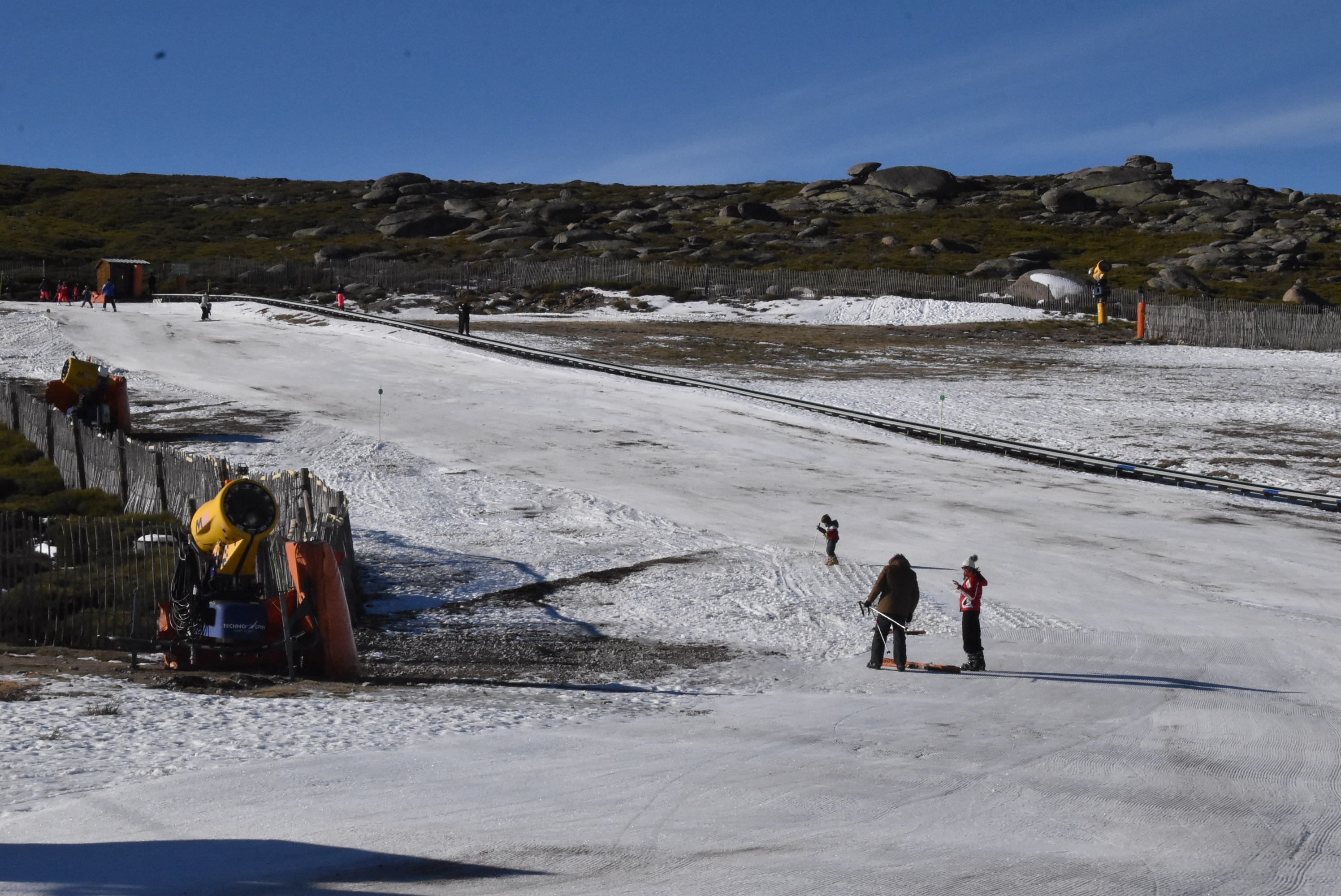 Flojo inicio de temporada en La Covatilla que cerrará las pistas hasta el viernes