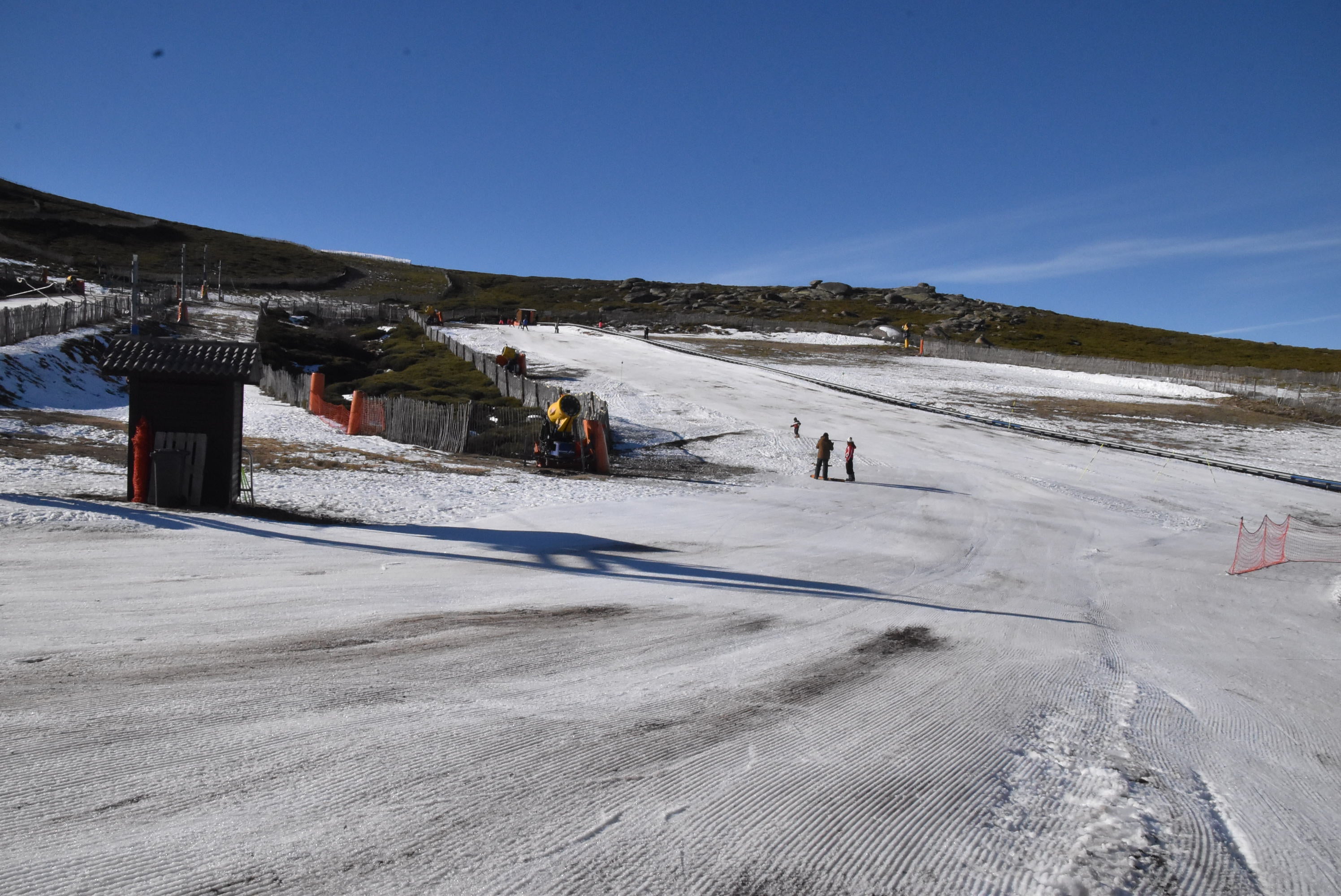 Flojo inicio de temporada en La Covatilla que cerrará las pistas hasta el viernes