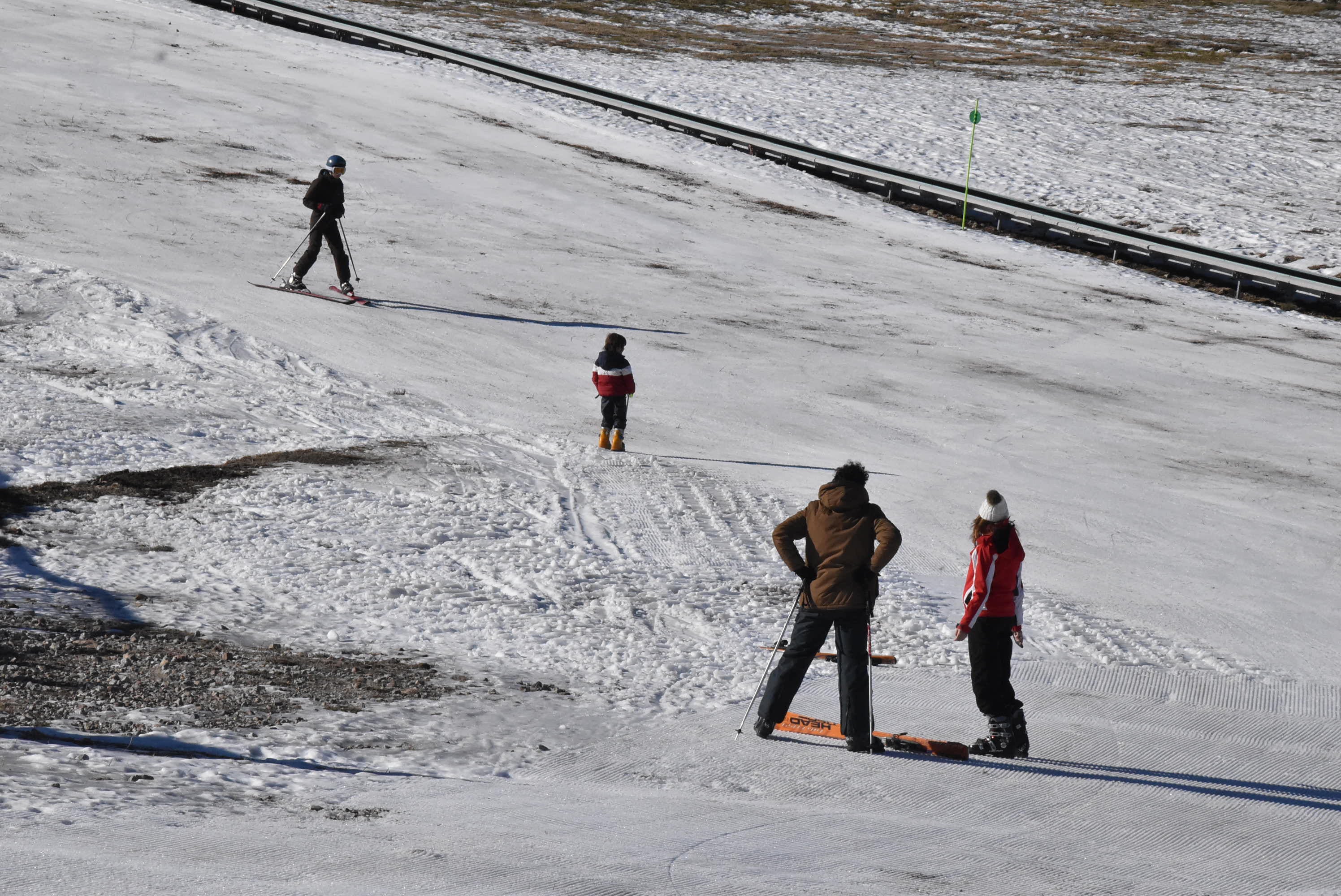 Flojo inicio de temporada en La Covatilla que cerrará las pistas hasta el viernes