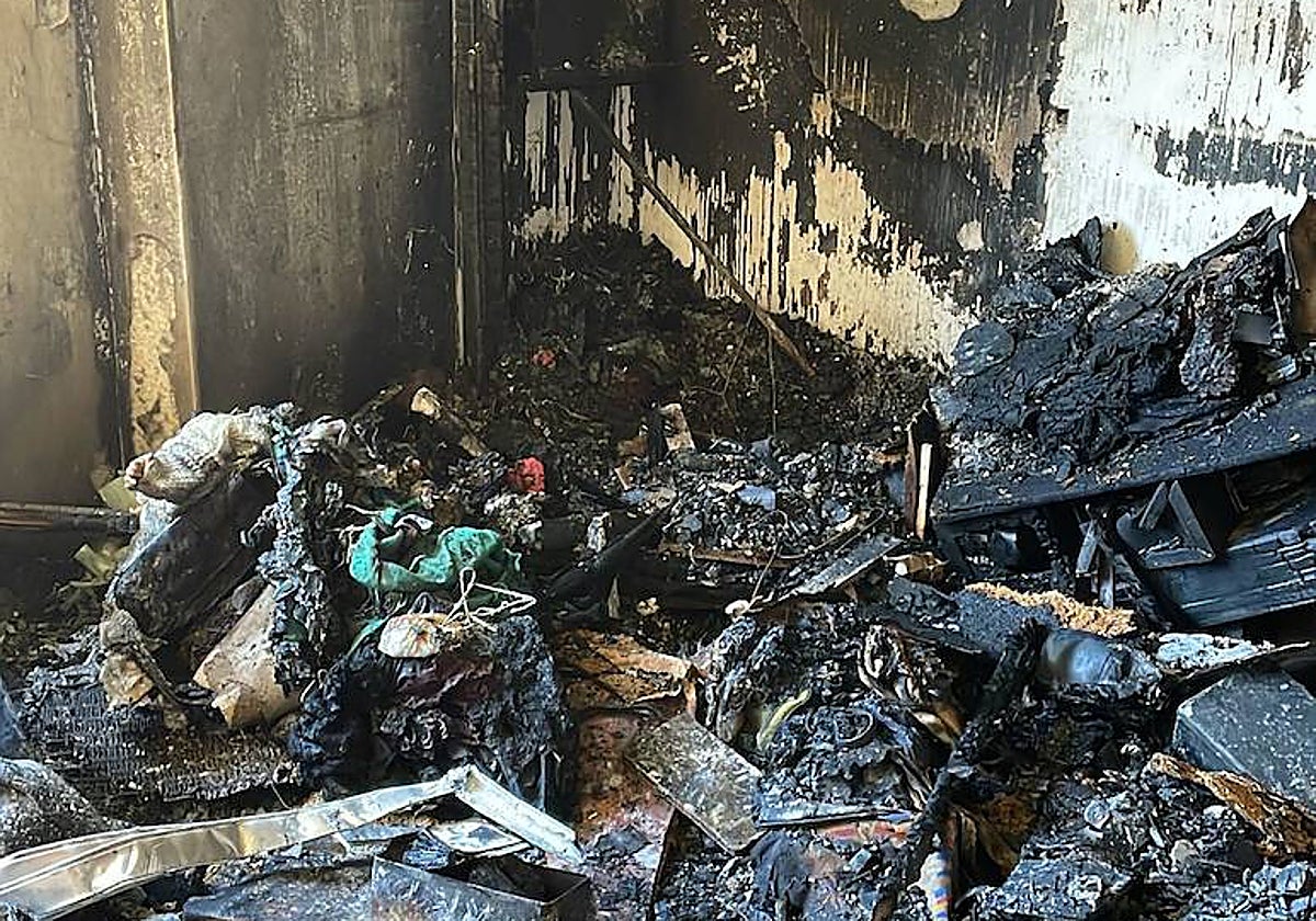 Así ha quedado el interior de la vivienda incendiada en el Paseo de la ...