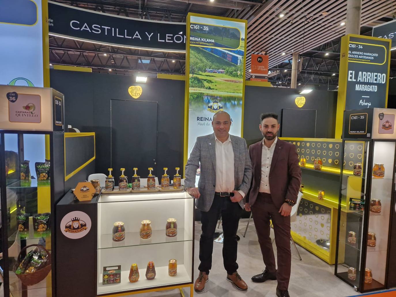 El director de exportaciones, Leandro Montisi y Javier González, técnico de ventas, en Alimentaria Barcelona 2026.