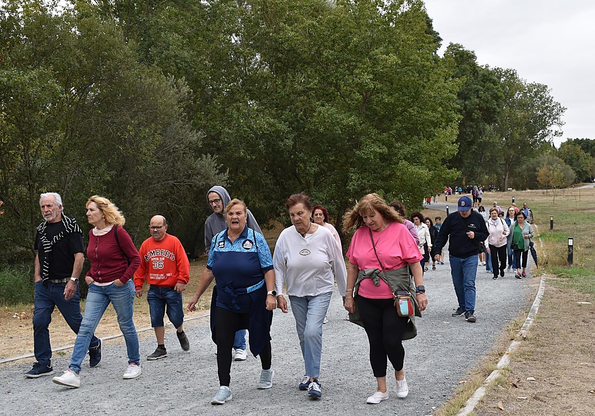 Dos kilómetros para romper con la rutina y mantenerse activos en Santa Marta de Tormes | La Gaceta de Salamanca