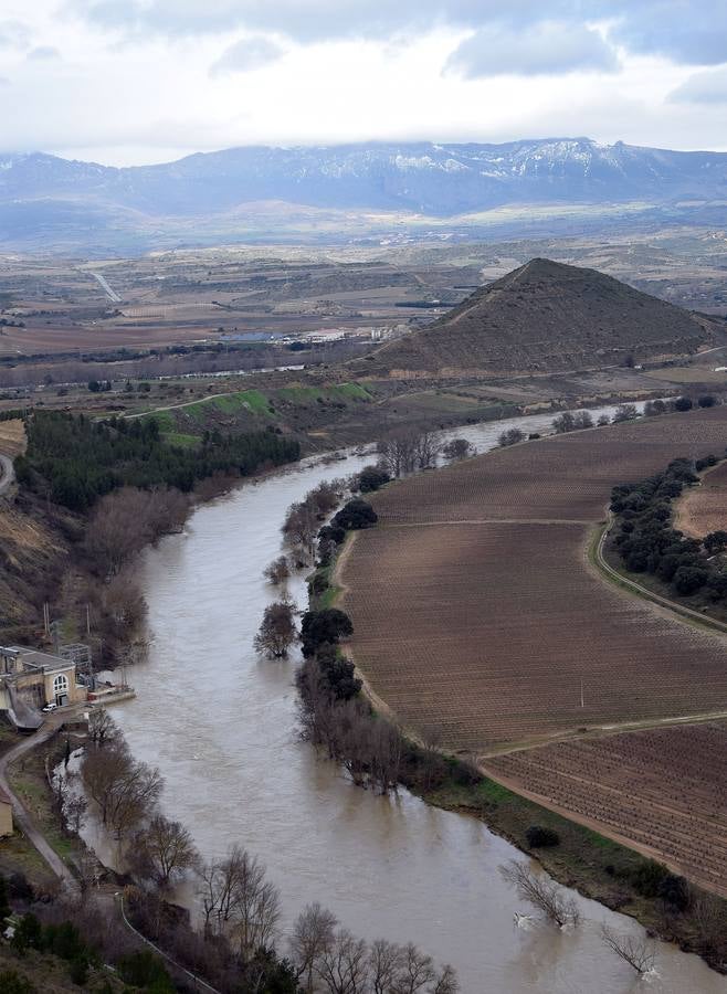 Fantástica vista del monte 'pirámide' y la sierra de Cantabria al fondo