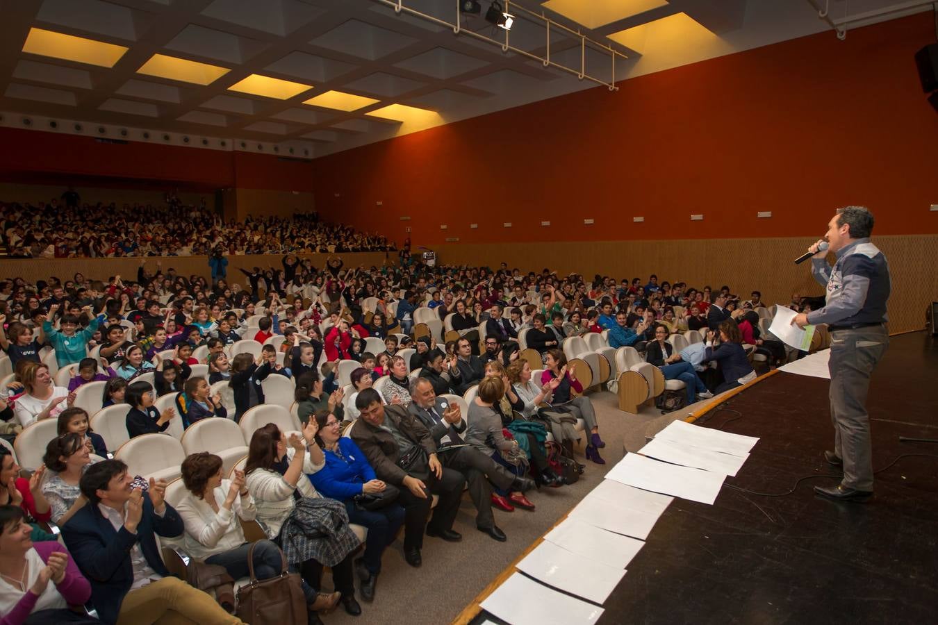 La campaña Mundial por la Educación reune a 800 escolares en el Auditorio