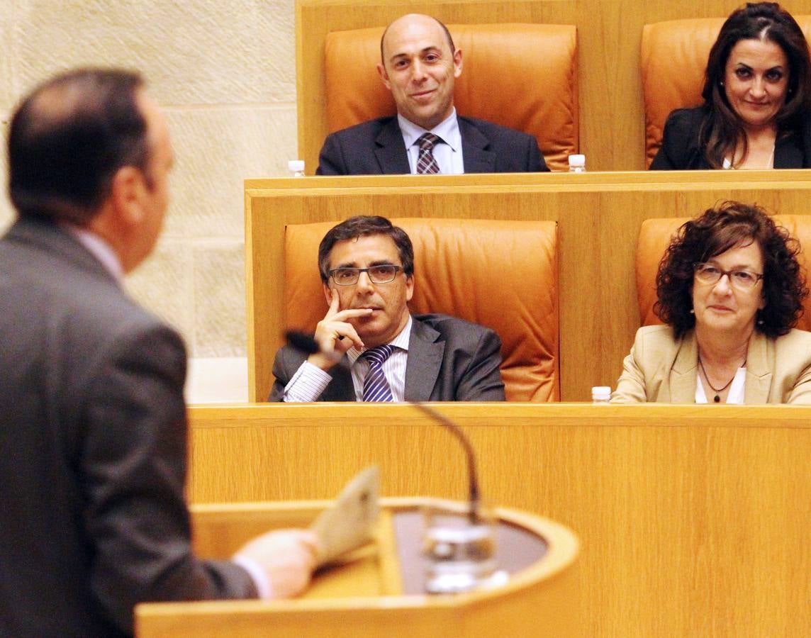 El pleno del Parlamento gira en torno a la AP-68, los Servicios Sociales y los municipios