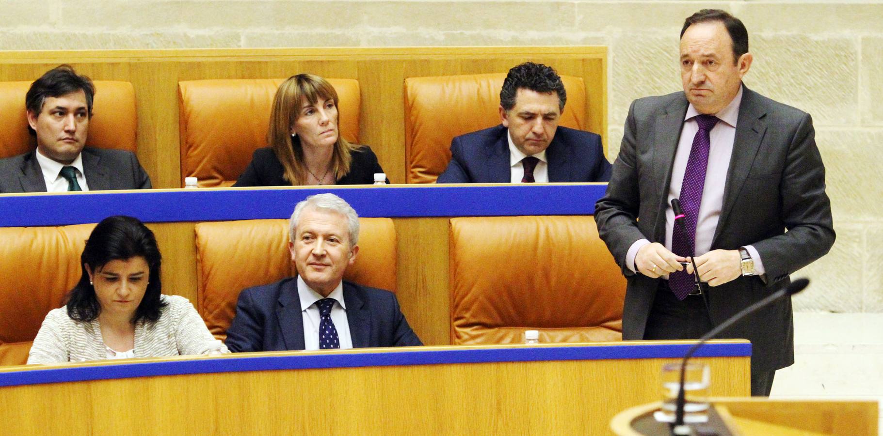 El pleno del Parlamento gira en torno a la AP-68, los Servicios Sociales y los municipios