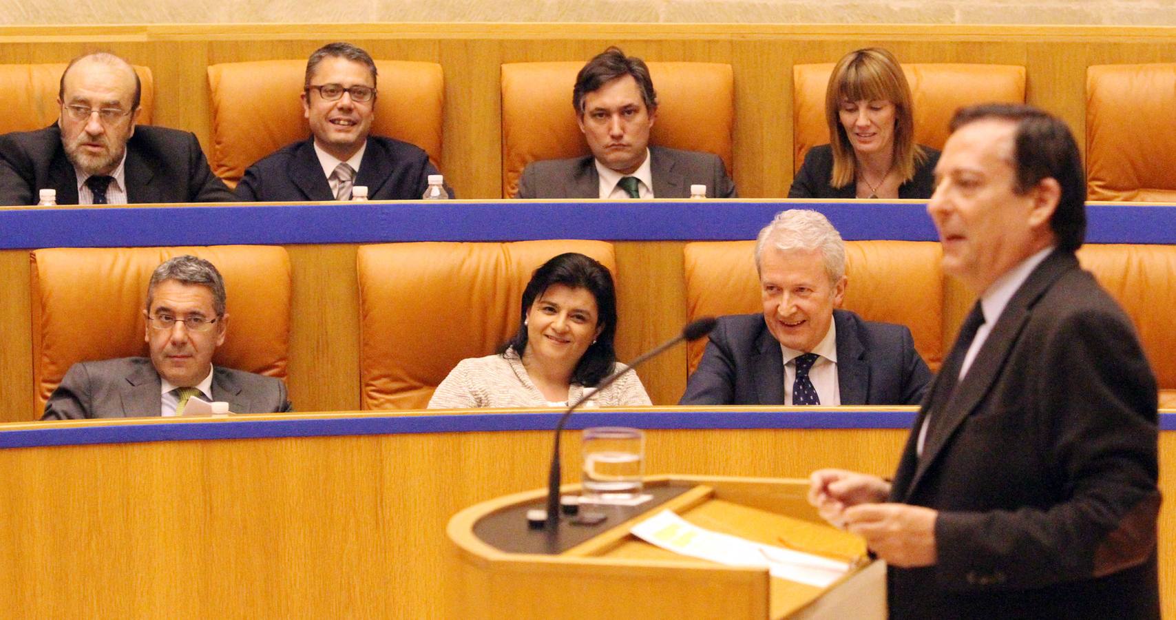 El pleno del Parlamento gira en torno a la AP-68, los Servicios Sociales y los municipios